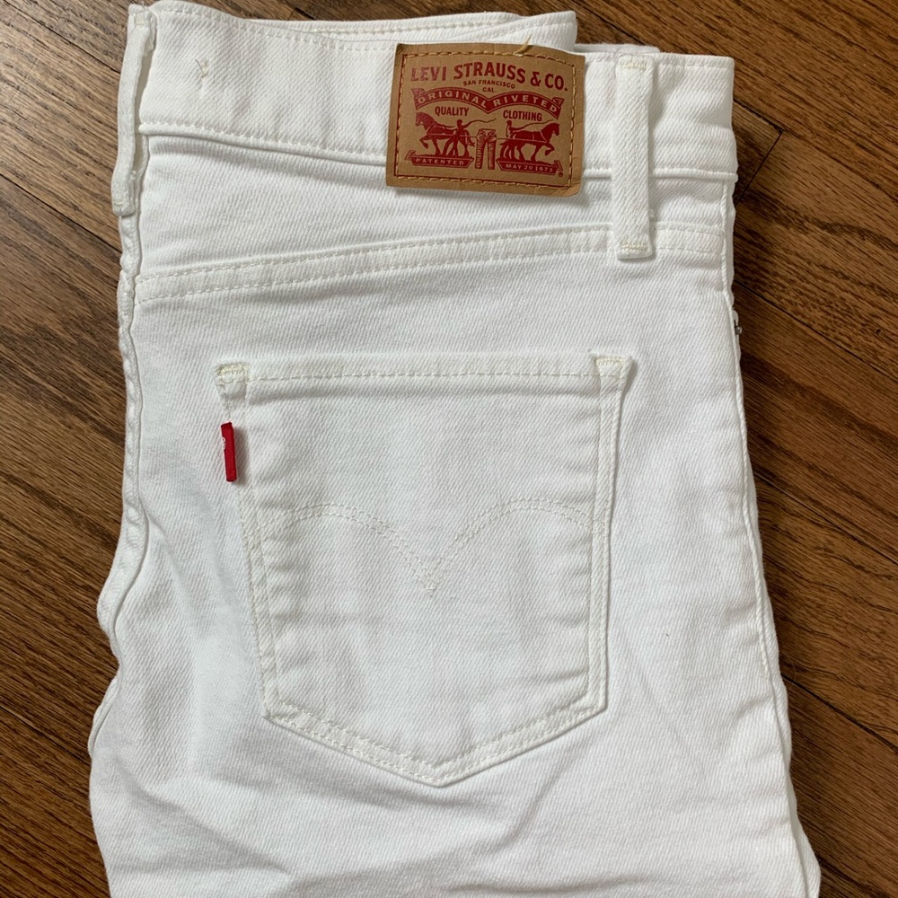 Levi’s - Picture 2 of 8